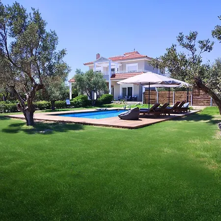 Photerra, A Luxury Familly With Pool