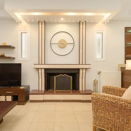 Photerra, A Luxury Familly With Pool