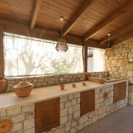 Photerra, A Luxury Familly With Pool
