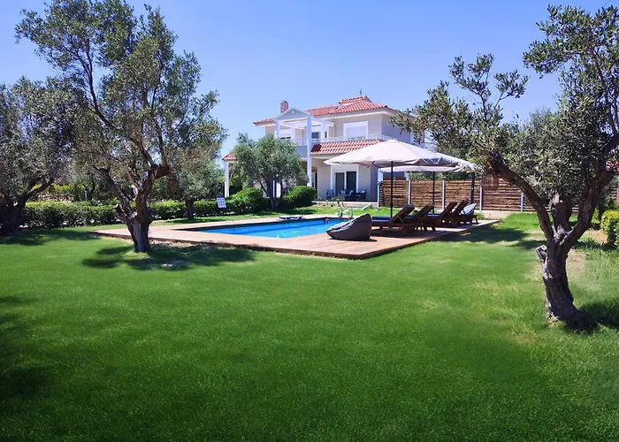 Photerra, A Luxury Familly With Pool